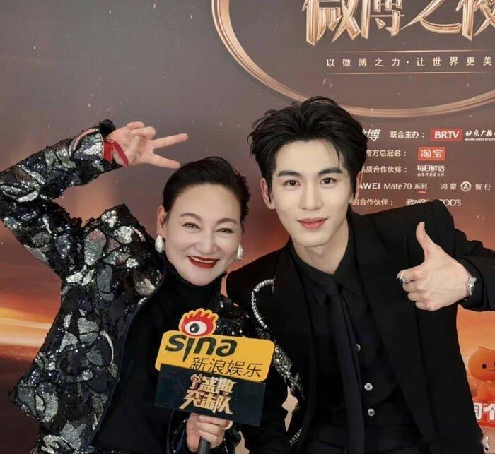 张凌赫 红姐数到三我们影院见这是什么让人羡慕的内娱前后辈相处模式！！张凌赫宣传惠