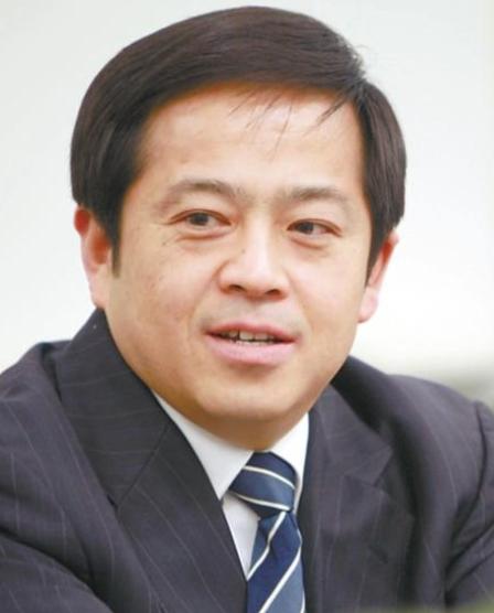 “这是在贱卖国产！”2006年，美国金融巨头凯雷出3.75亿美元，收购中国徐工机