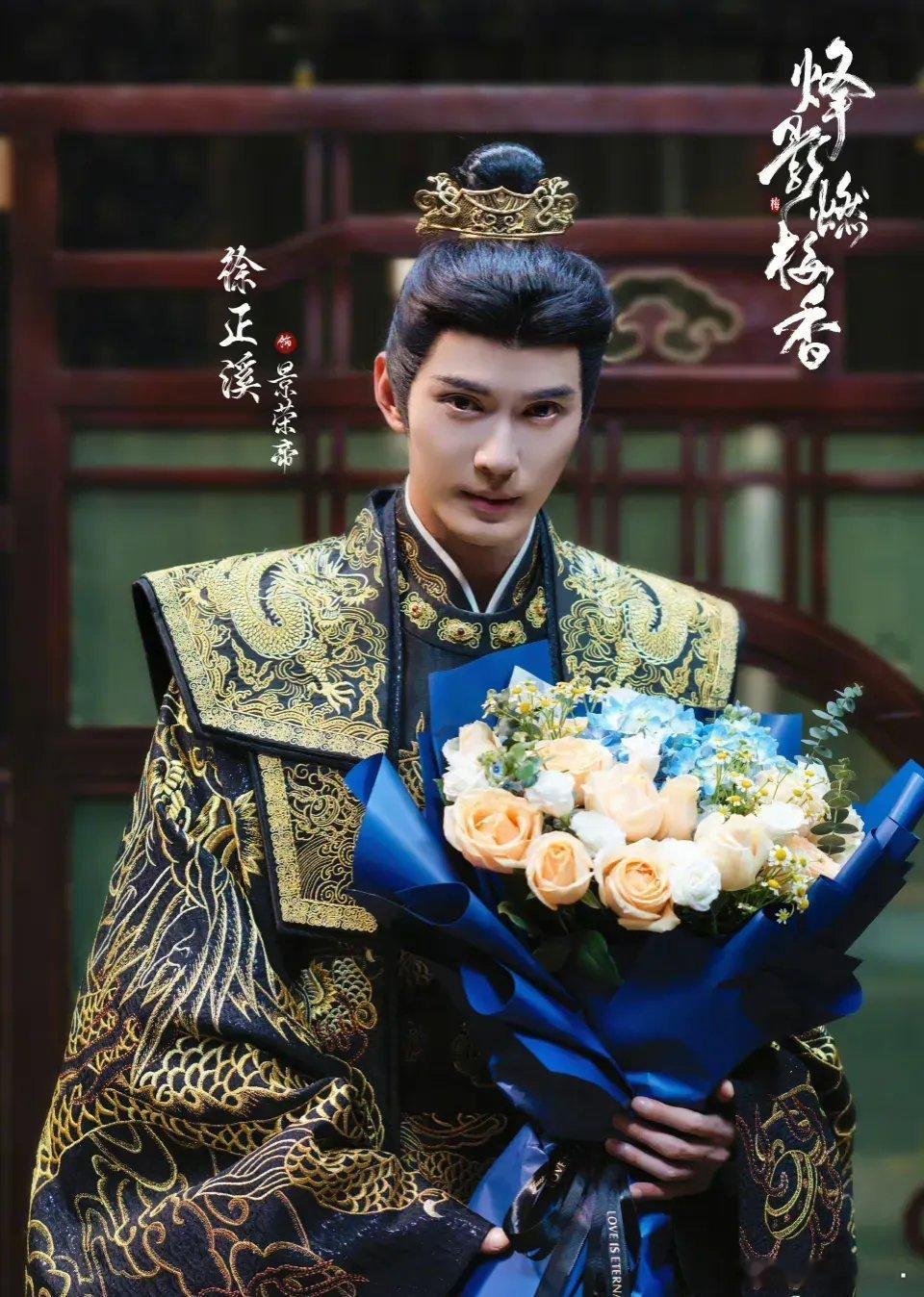 徐正溪引发热议！6月11日，徐正溪突然引发了热议，起因是他工作室晒出了一张他杀青