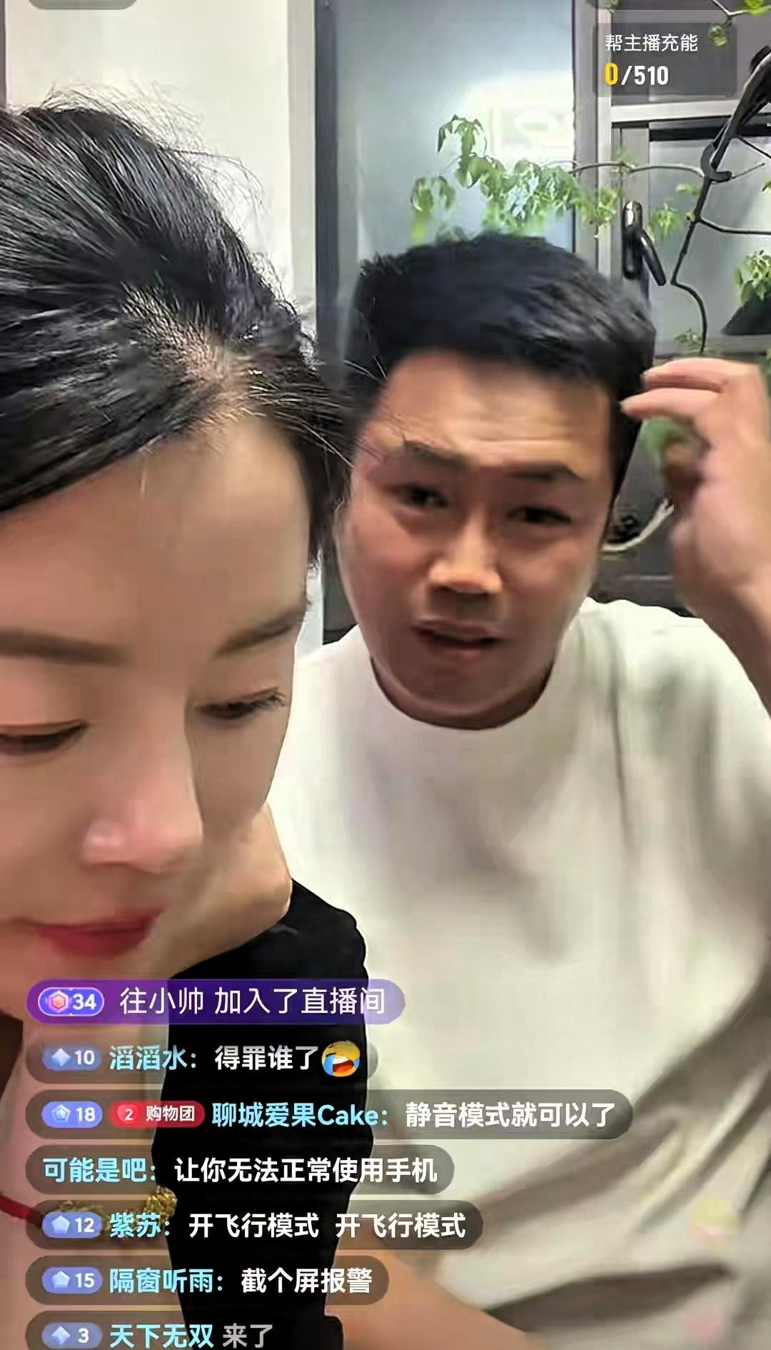 吴承言遇到大麻烦了！白天墙画被涂大白，晚上手机遭短信狂轰滥炸

 他自费在村里创