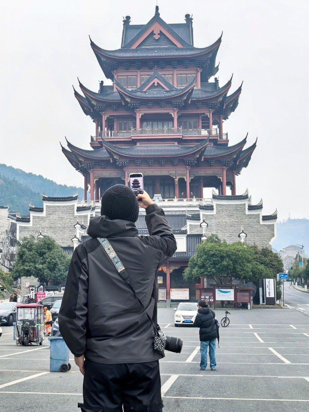 中国黑茶博物馆，是一座专以黑茶为主题的博物馆。它汇集了关于黑茶的丰富历史和深厚文