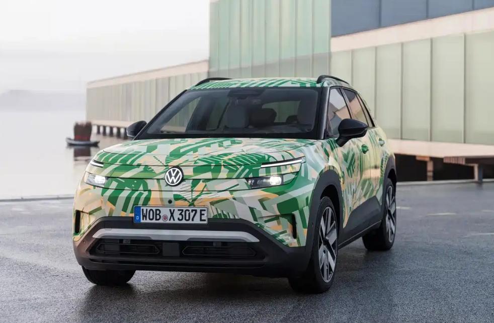 近日，大众发布全新纯电小型SUV——ID.Cross的伪装谍照与核心参数。新车定