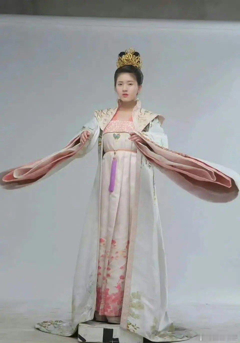 这是赵露思什么时候的照片啊，我滴妈 ​​​