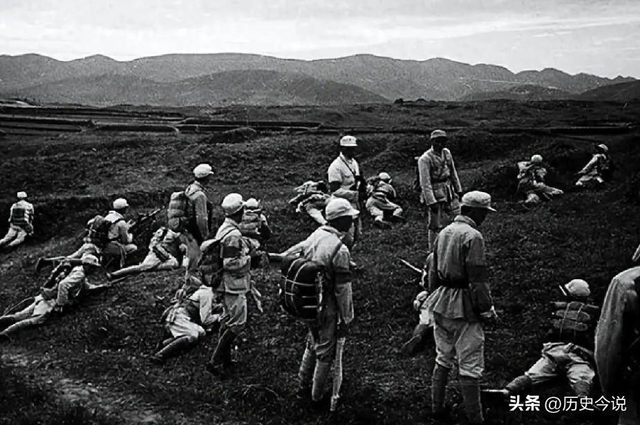 1946年，6000解放军被三万敌人包围，为了不泄露机密，旅长吴诚忠下令烧毁全部