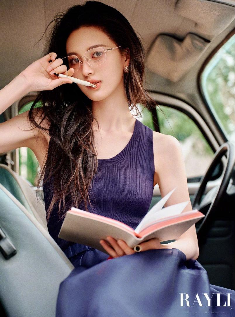 羽洁属于卡脸和整体都挺好看的一类 