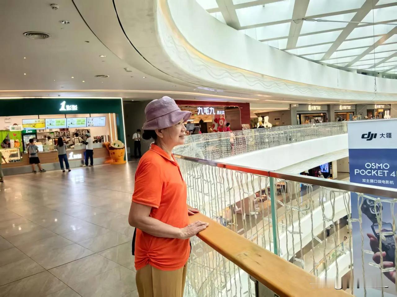 嘉禾望岗美食店的午餐
游览了花都香水花园，九号线地铁回到高增转三号线 ，在嘉禾望
