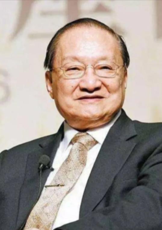 2000年，金庸被浙大聘为博导，可没一个学生选他当导师。第二年，金庸仍没招到学生