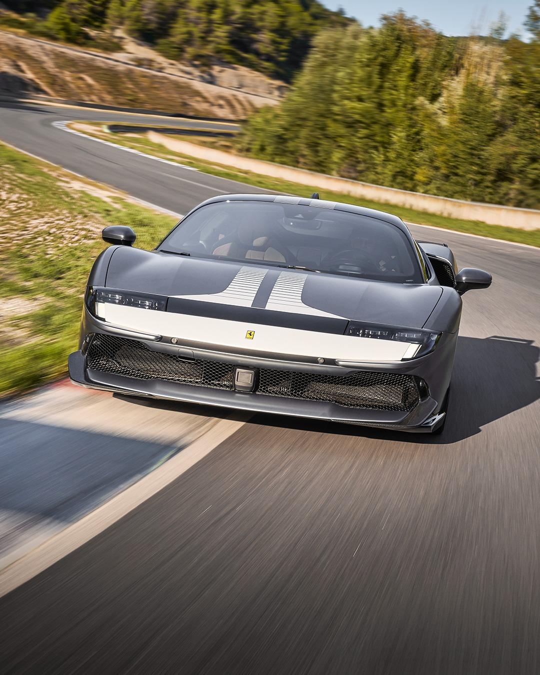 近日，有媒体在海外试驾法拉利旗下的849 Testarossa，这台法家的最新系