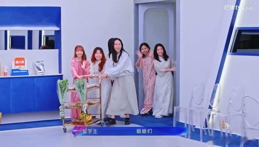 越南留学生端午节探班庄法   越南的留学生来给庄法探班一起过端午节！是家乡的感觉