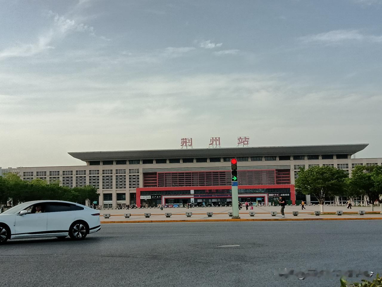 湖北荆州旅游。原以为真是古城墙，没想到最古老的部分，也是清代残存建筑了，绝大部分