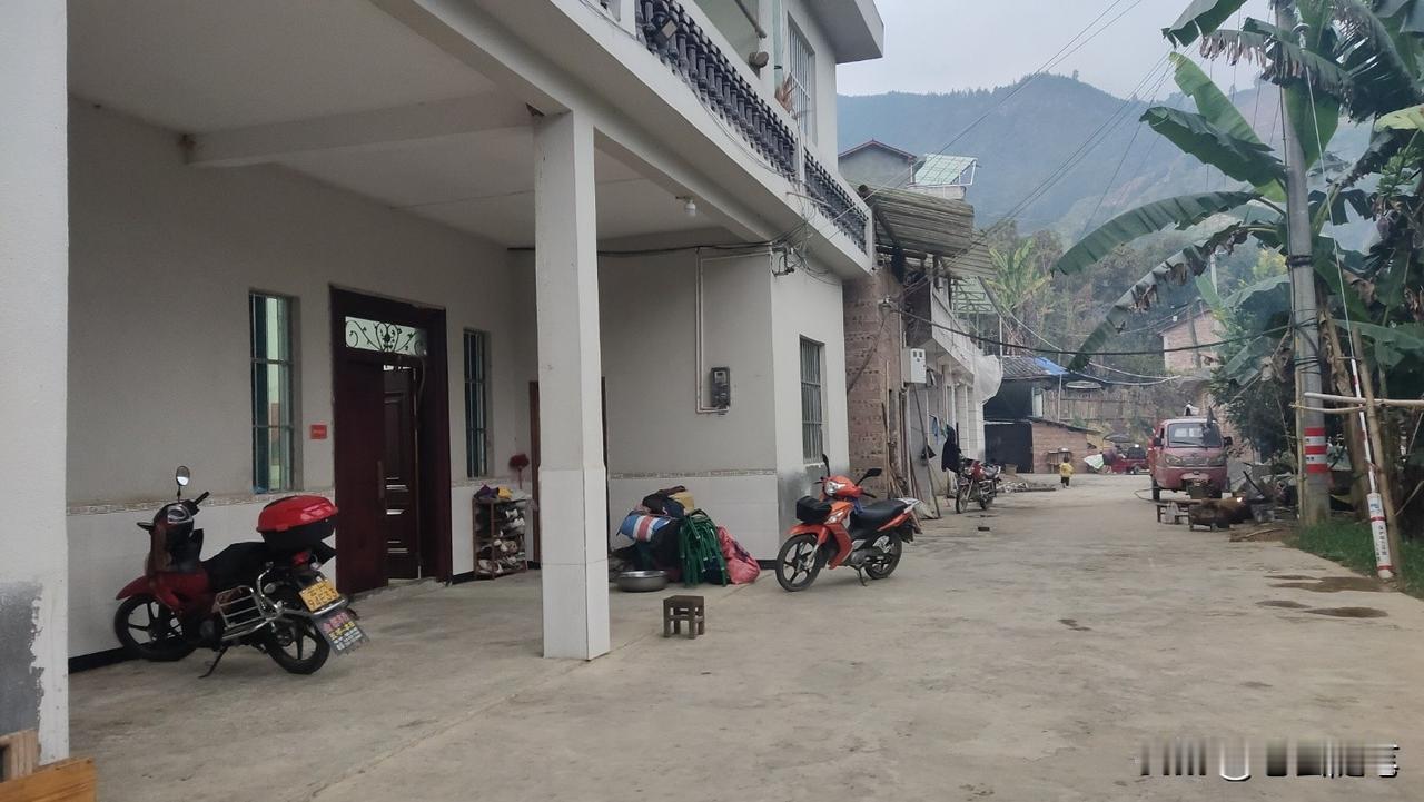 不知道头条上有多少人经历过缺电时代，我是真的经历过！
其实我出生的时候，我们村里