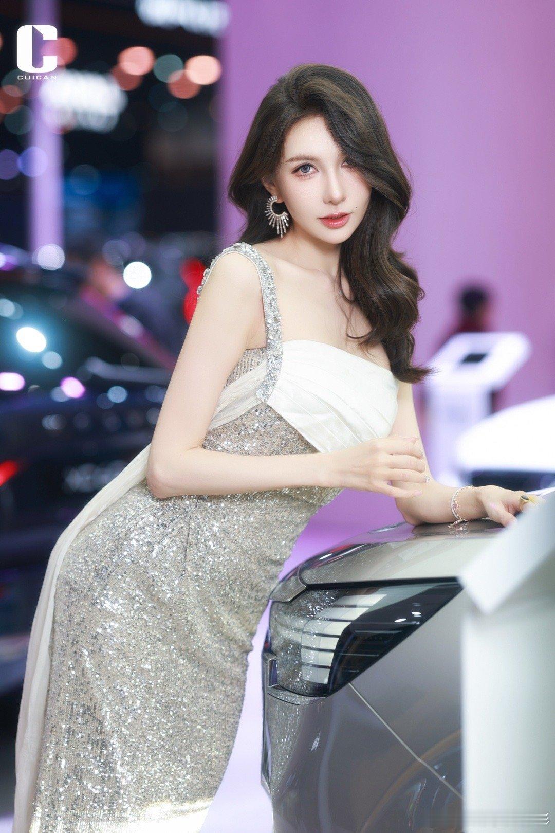 美人照怎么拍才好看美女车模穿搭写真