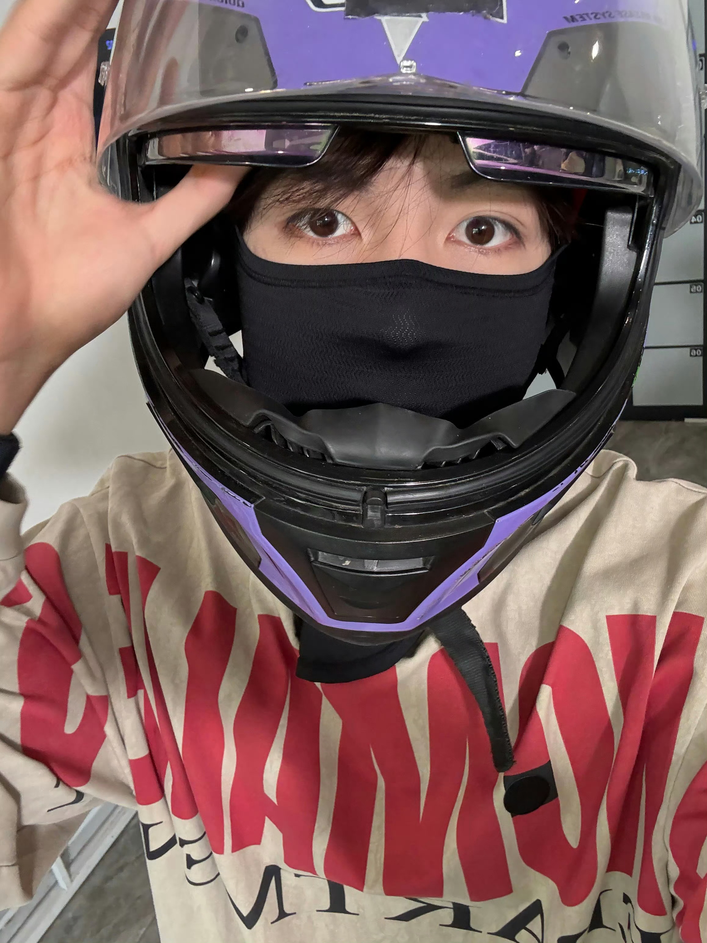 赵一博你怎么知道我今天玩卡丁车了今天是赵·卡丁车·一博🏎️，孩子玩的好开心～赵