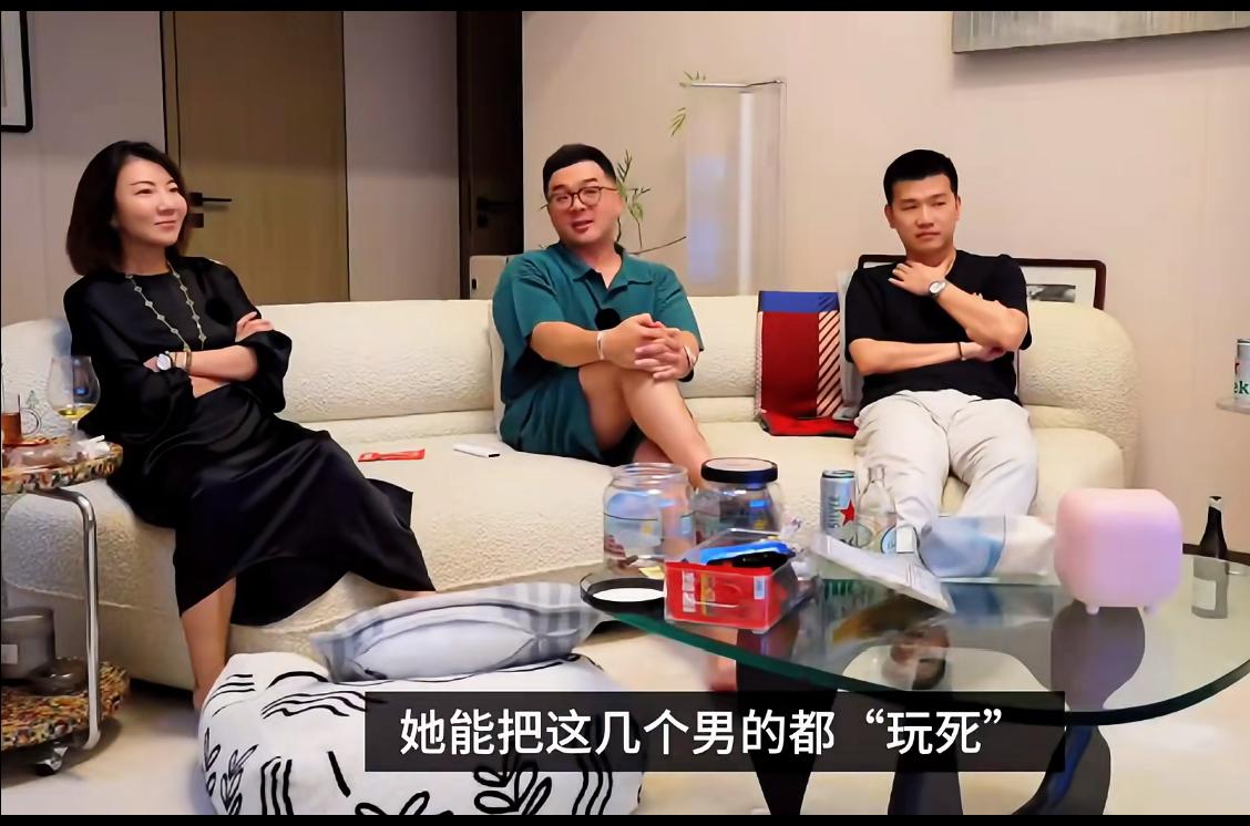 看心动8，网友说“她能把这几个男的都玩死”。
哈哈哈，这网友的嘴也够毒的。
且不