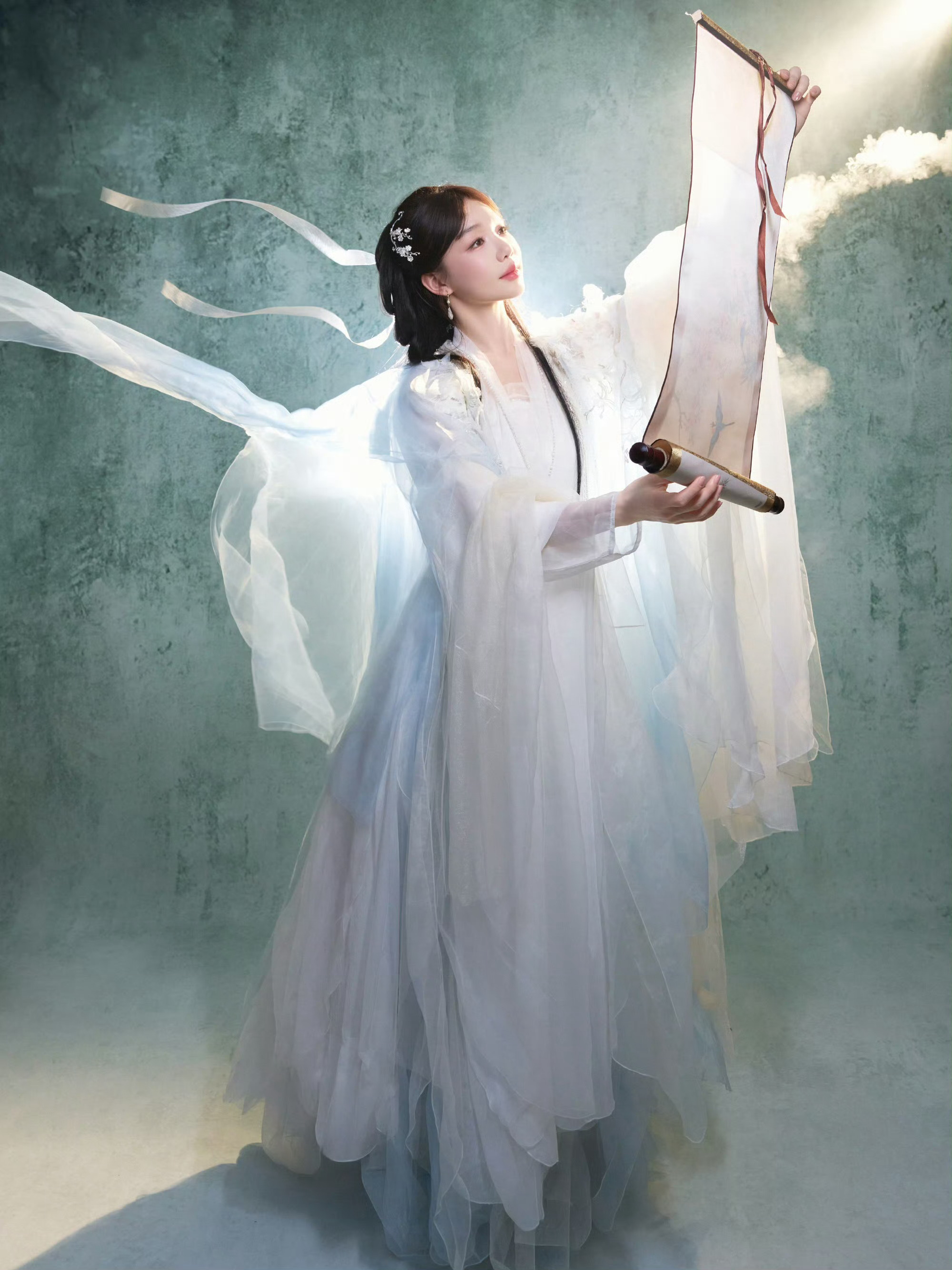 徐梦洁二公造型好仙浪姐 徐梦洁二公的这套古风造型真的太让人惊艳了，一身清透飘逸的