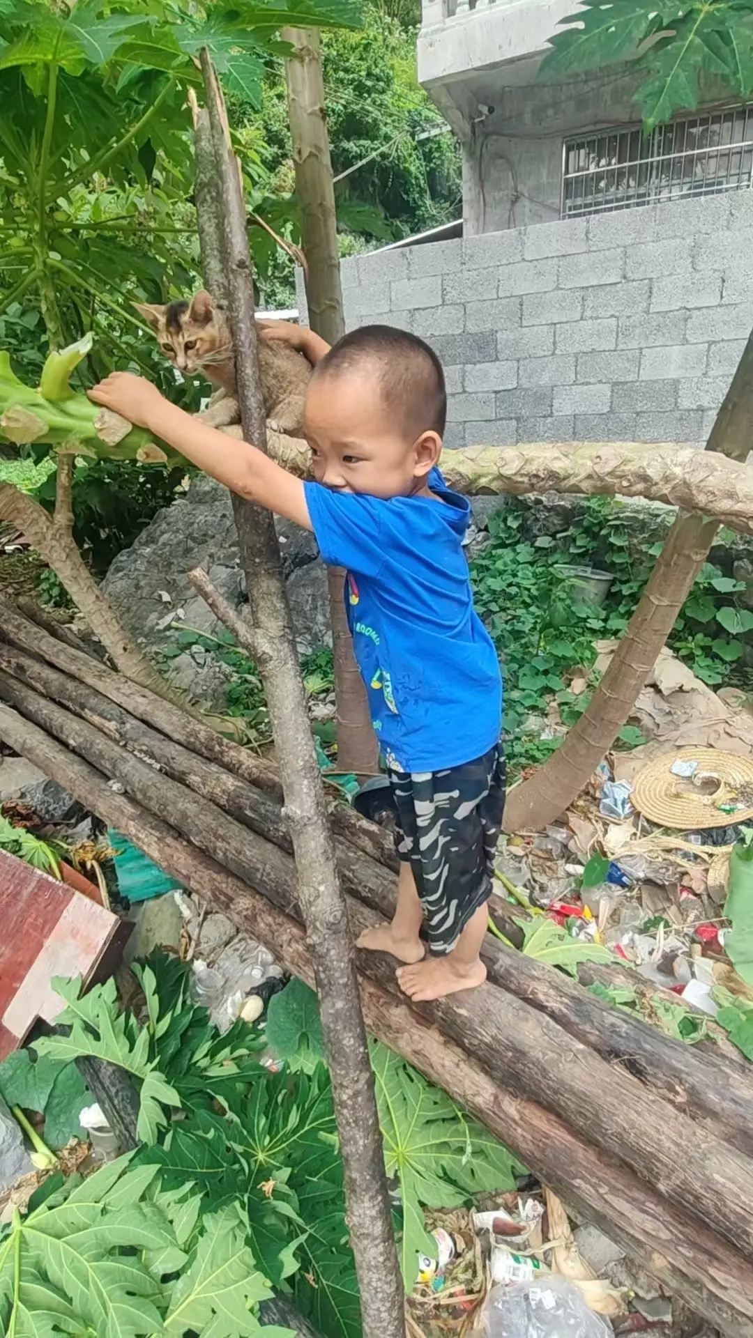 无论我在哪里！始终都牵挂着一个宝贝，他不是我的宝贝，但却让我一直挂念在心！