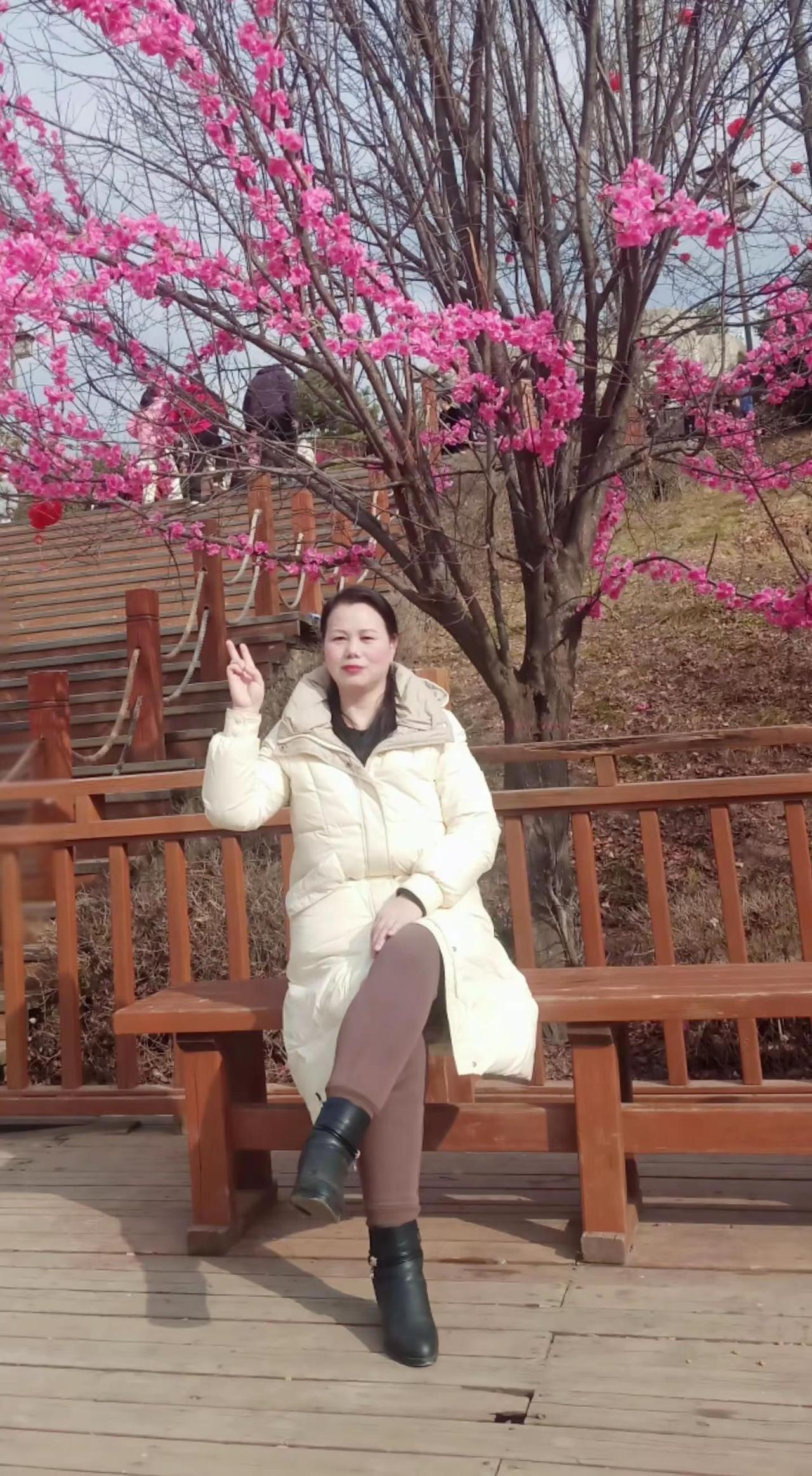 祝所有女神们节日快乐，爱家庭和孩子的同时，别忘了爱自己，我们是女儿，是妻子，是妈