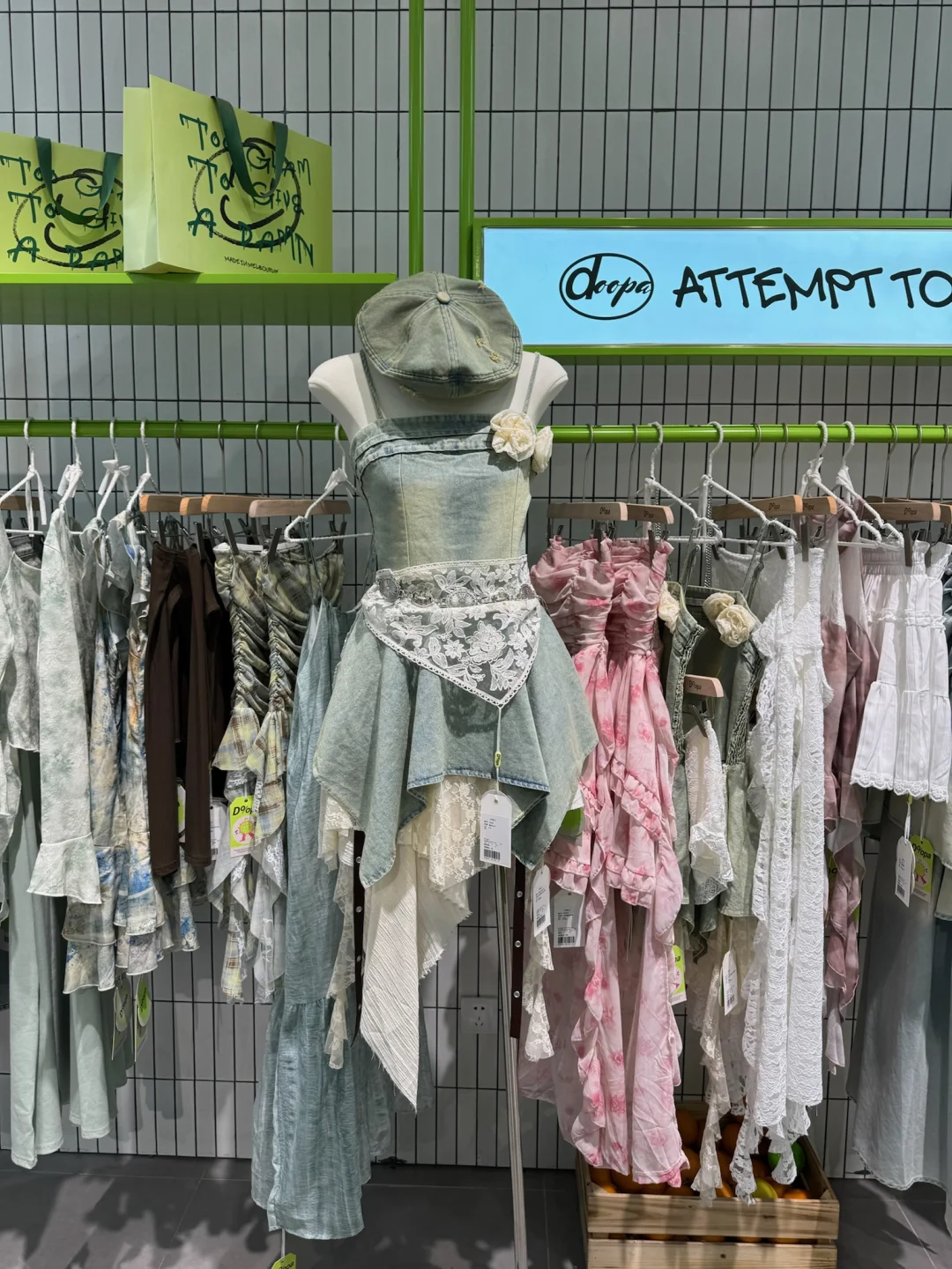 原来成都漂亮美眉都在这里买衣服