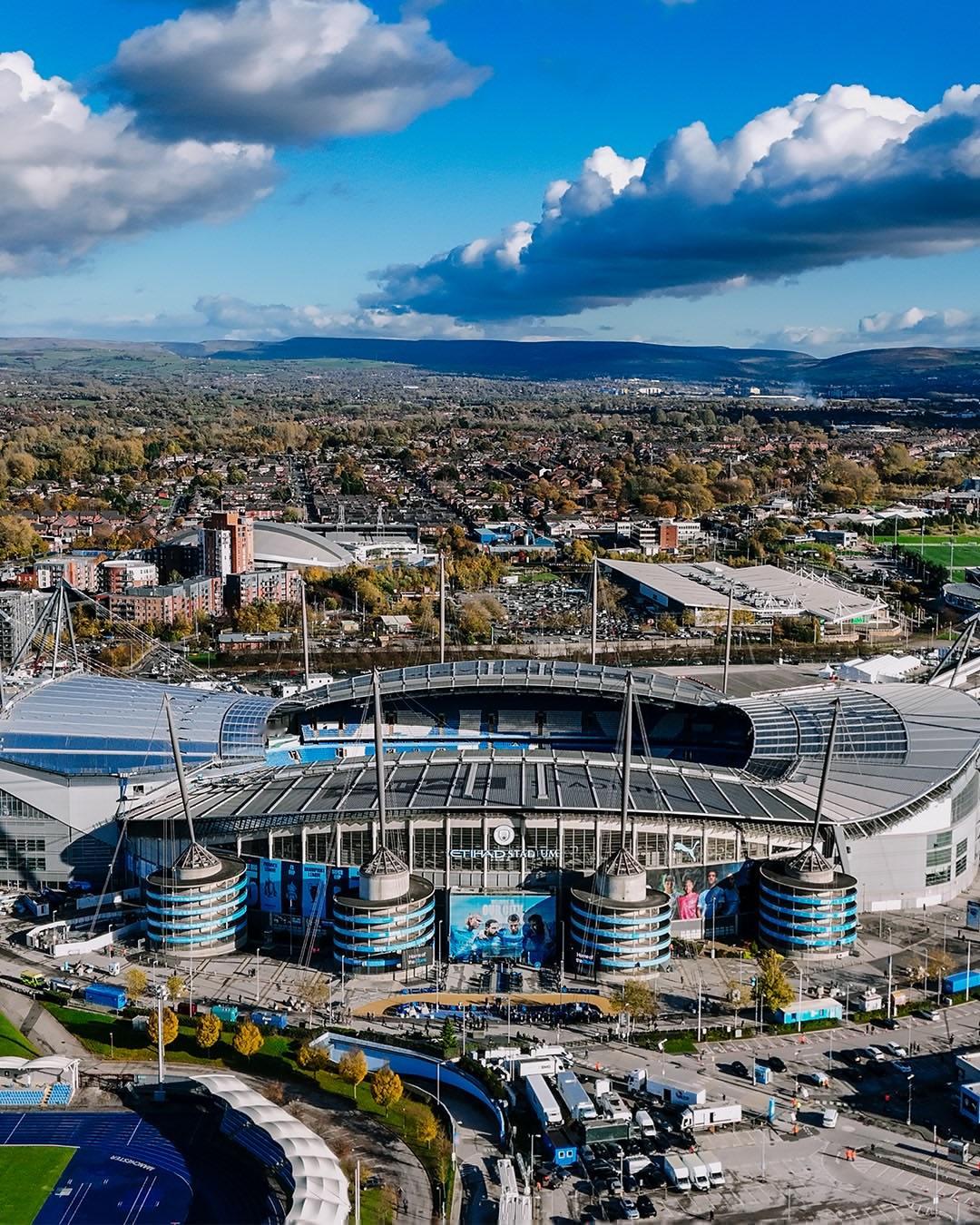 这个球场大概能坐多少人？ ​​​