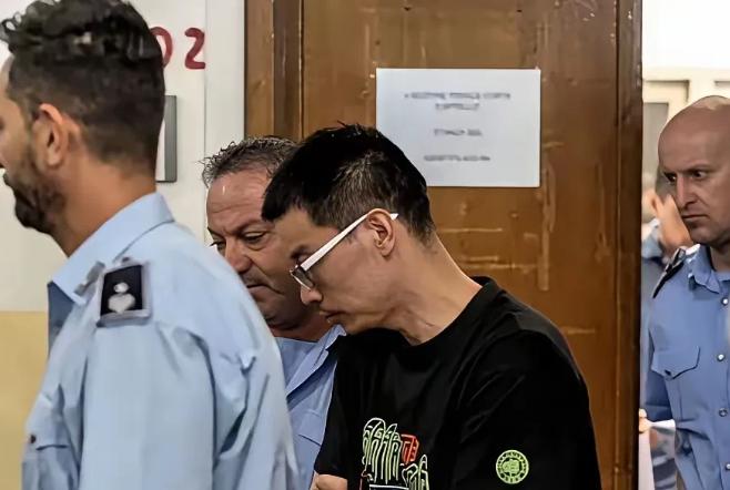 徐泽伟被引渡到美国，再无转圜余地。很多人还在问，现在还有没有机会救他？答案很残酷