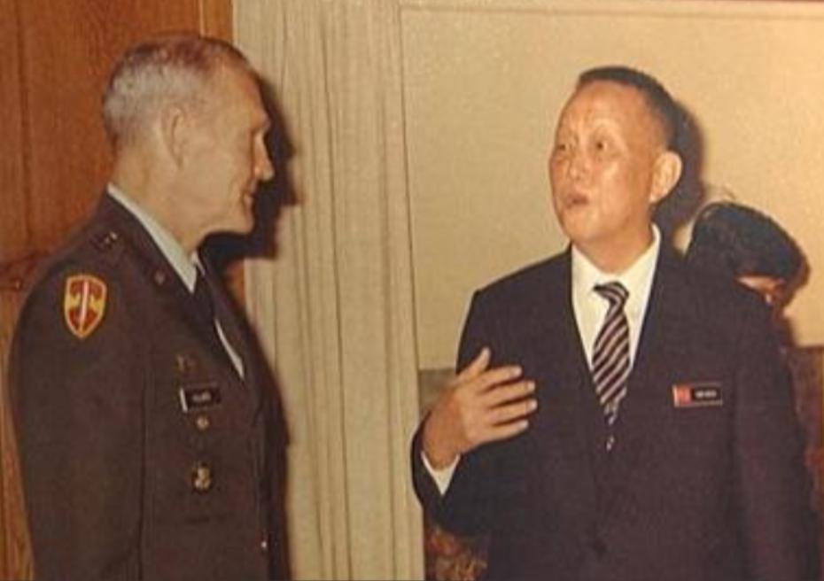 1986年上将洪学智访美，遭美军莱昂斯上将挑衅，"洪将军，请问你是哪个学校毕业的