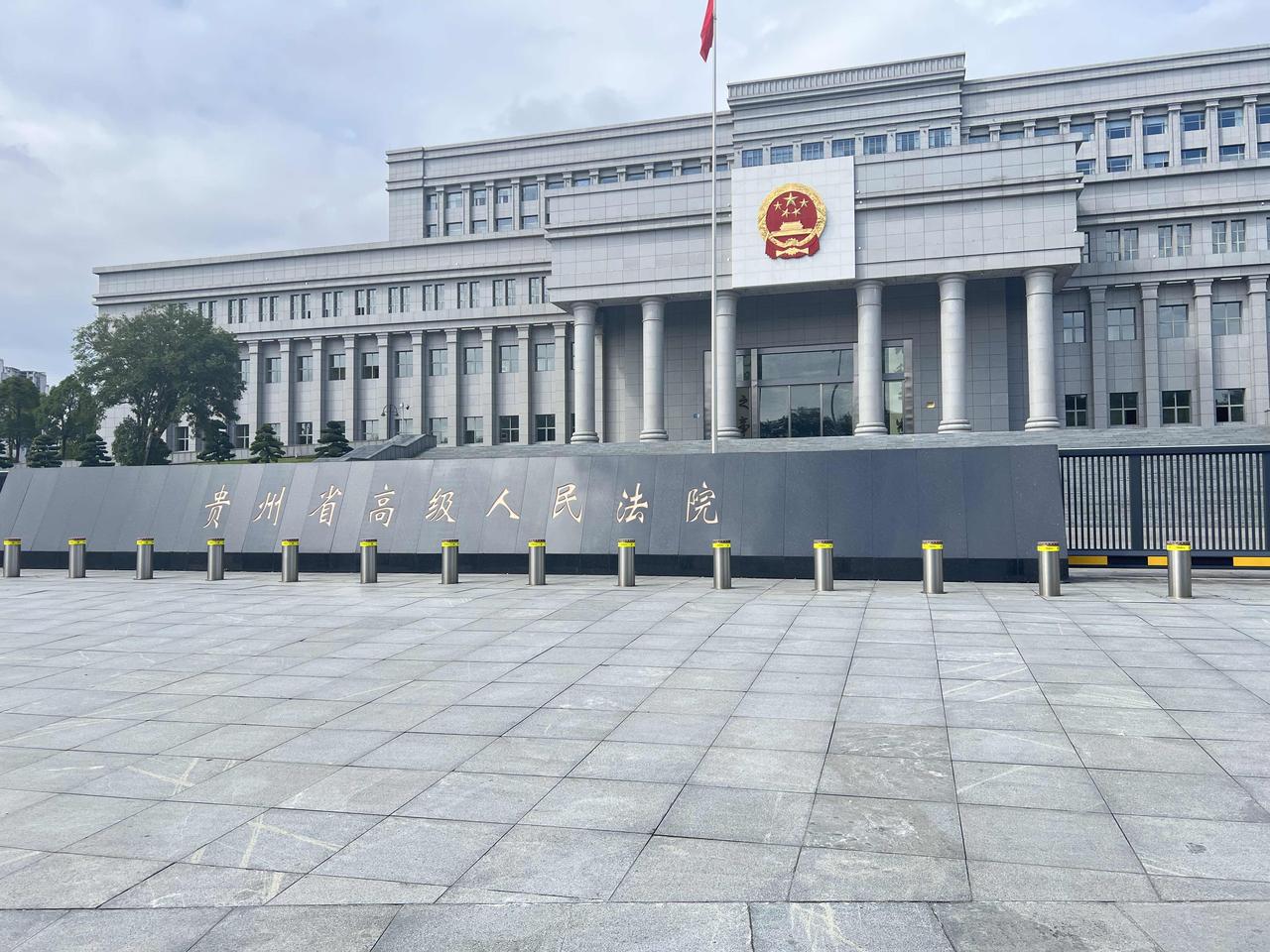 罗翔老师说:法律从来不是万能的，它也不是解决社会问题的“万灵丹”，社会问题需要很