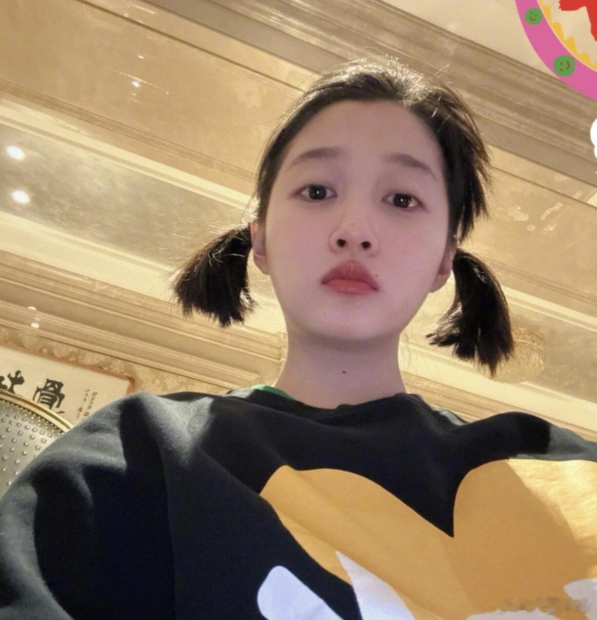 关晓彤春晚前一天剪头发关晓彤疑似为鹿晗剪头发 关晓彤就这样以剪头发来宣告自己的新