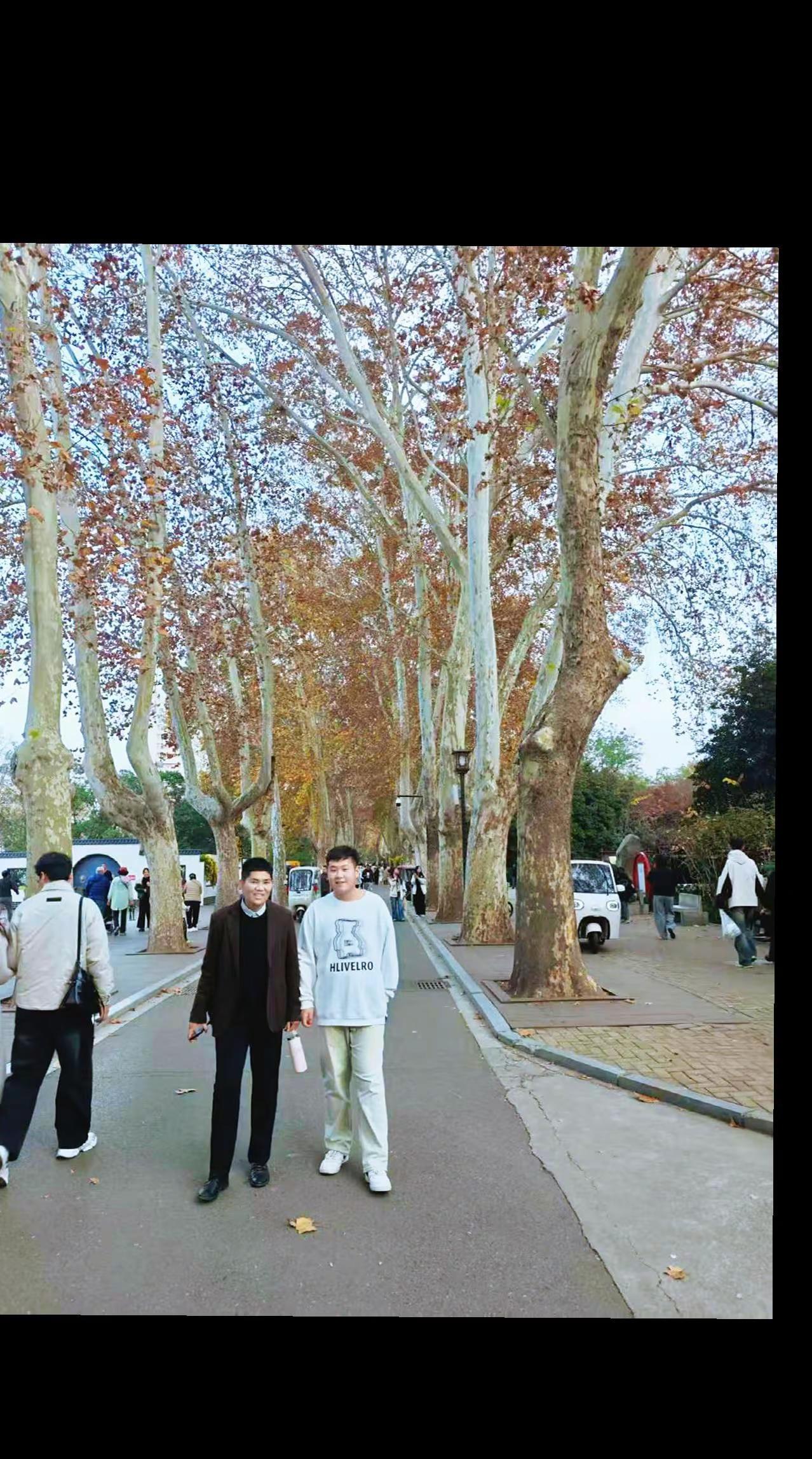 为了这首歌翻遍了相册才找到去年在郑州的合影，希望儿子一生平安健康。