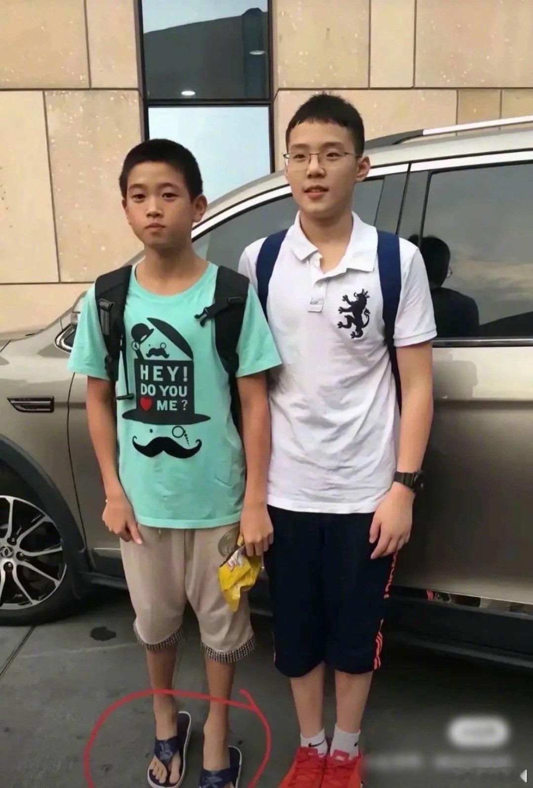潘展乐这孩子打小就要强～[笑cry] ​​​