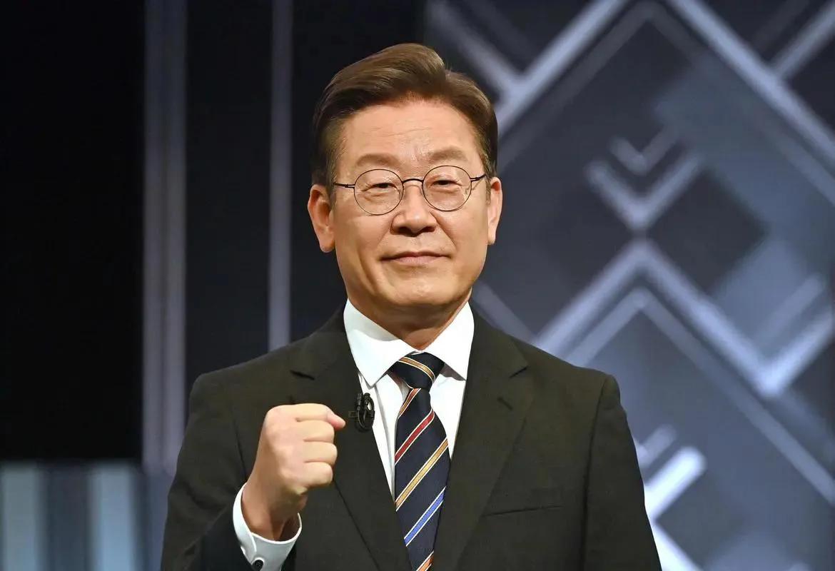 韩国总统当着全世界宣布重大决定。
9月18日，韩国总统李在明在青瓦台开记者会，当