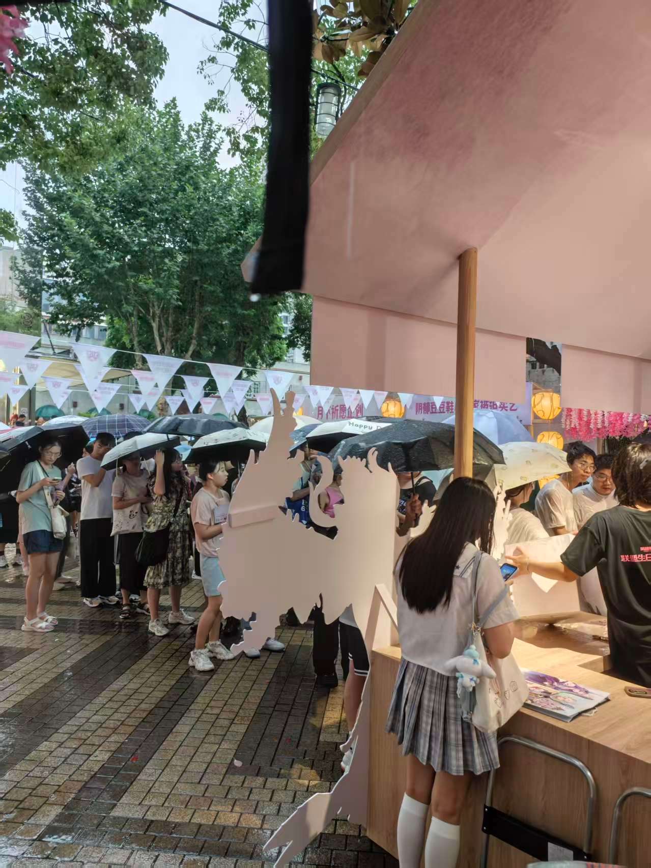LOL首次开放同人谷子售卖官方开放同人谷售卖+专设市集，太太们成功“上户口”！现
