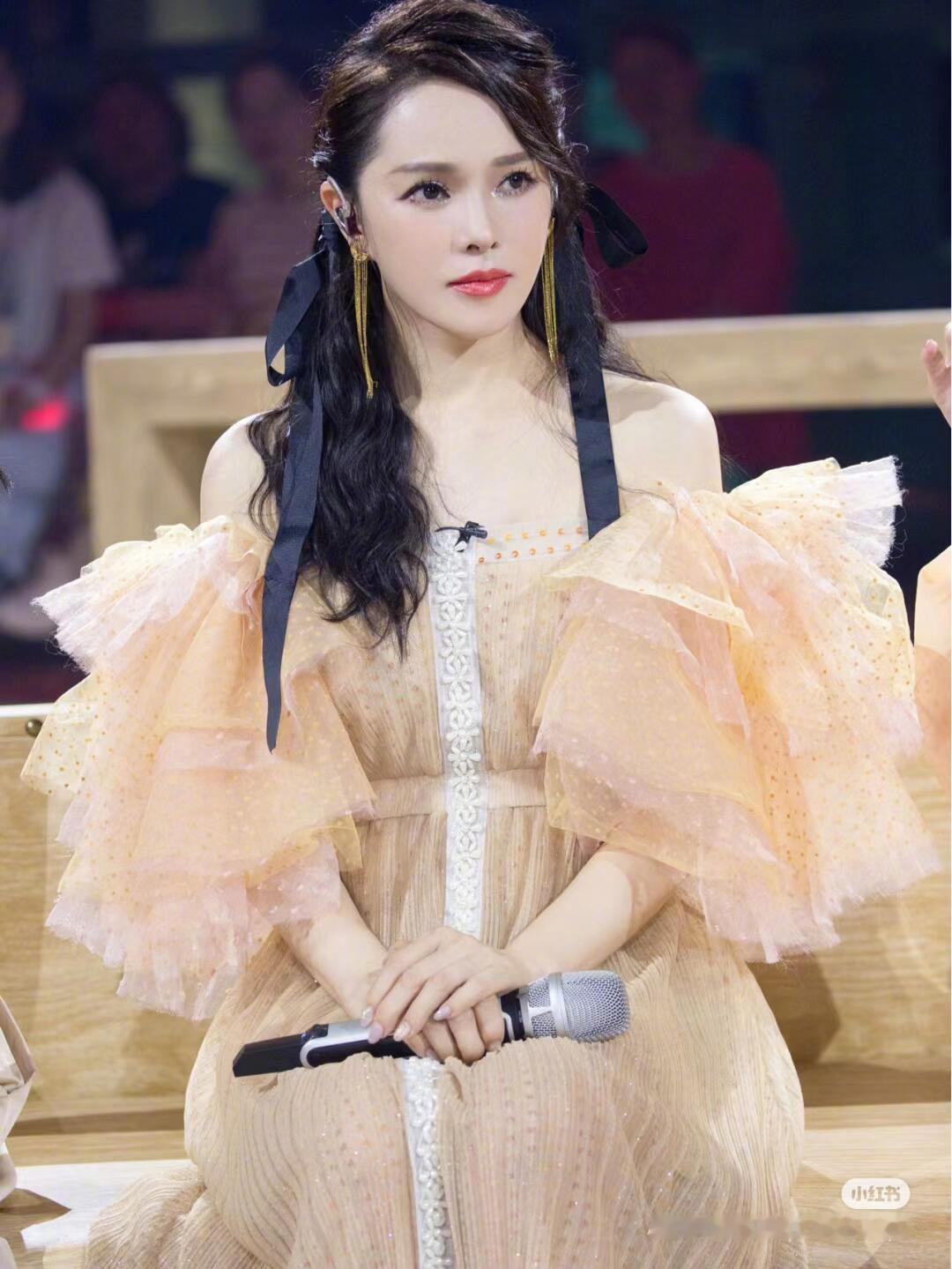 伊能静现在觉得自己美得要命伊能静首谈产后忧郁 伊能静聊产后那段自我内耗的日子，太