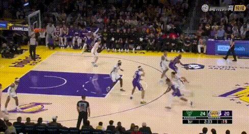 合理篮球——詹姆斯：宁失误不送帽，合理吧！
图1：这球居然不投？想让我詹被帽丢脸