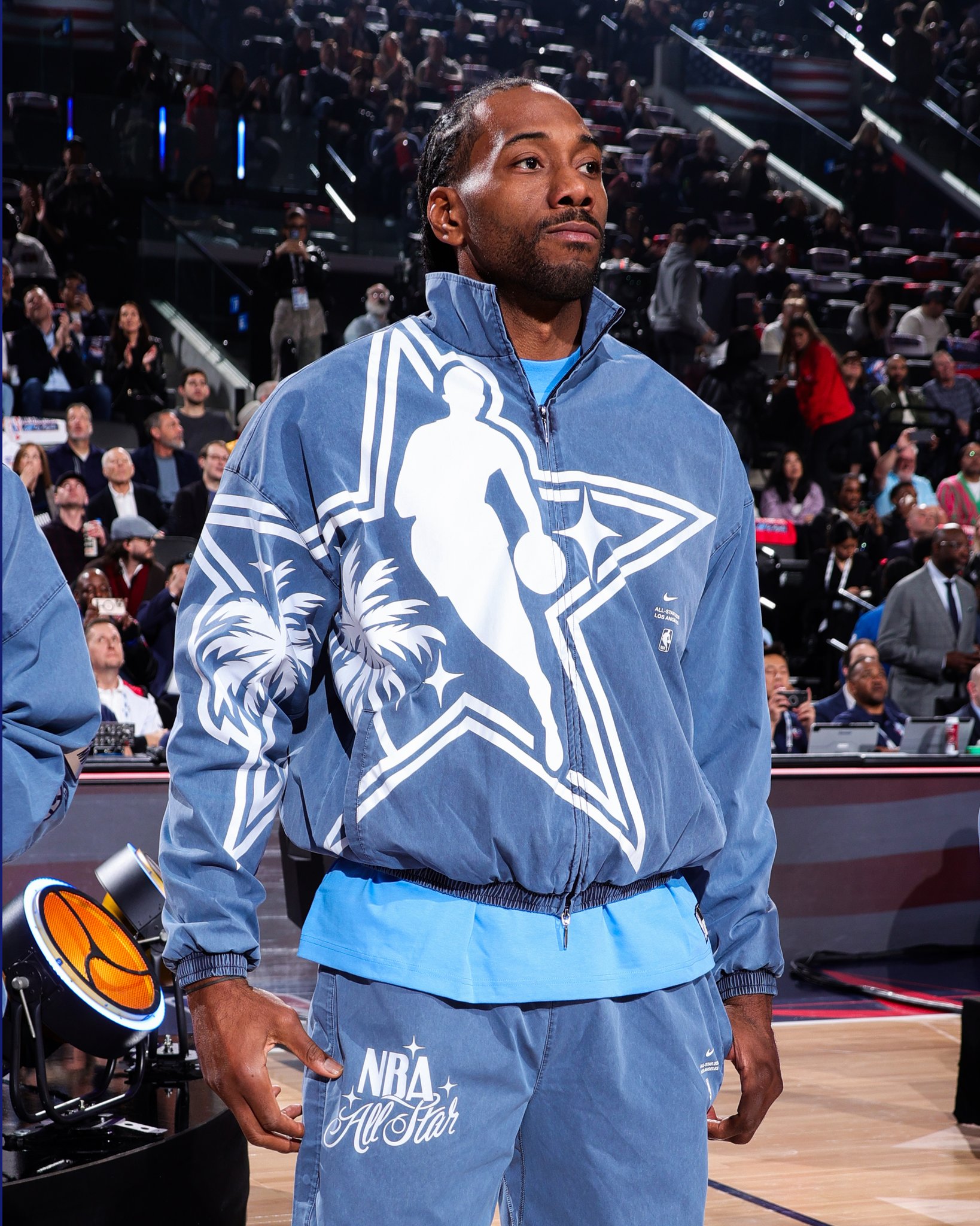 快船社媒晒伦纳德身披全明星战袍的个人照片：我们的MVP！