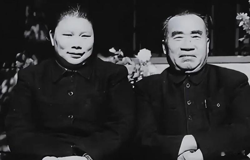 1983 年，25 岁的朱国华被判死刑，他在法庭上不服，搬出了爷爷的名字，这一次