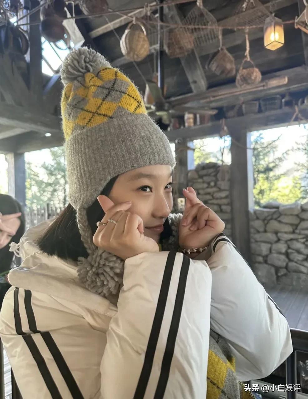 马伊琍的大女儿文君竹已经16岁了，长得特别有气质。16岁的文君竹身高已超过164