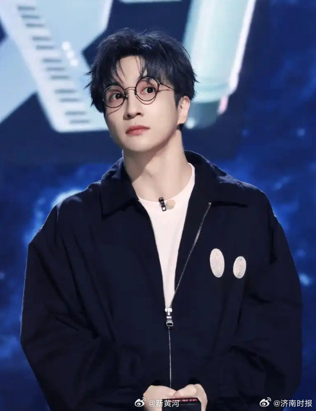 【#薛之谦万兽之王青岛站连开6场#】#薛之谦来青岛赴约了# 11日，潮石音乐 官