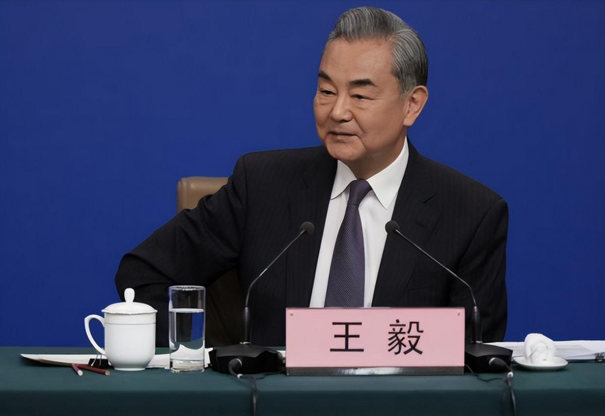真正的信号从不敲锣打鼓，多半藏在一句话里。8月20日，王毅结束访印，按原计划转赴