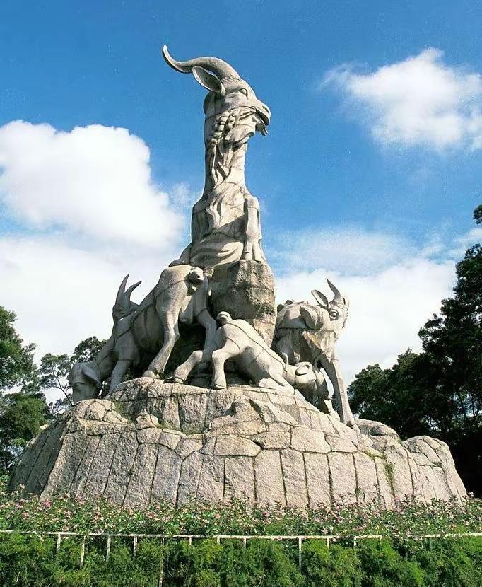 座立广州越秀公園的五羊石雕1960年建成。广州之所以叫羊城，是因為有一个流傳千年