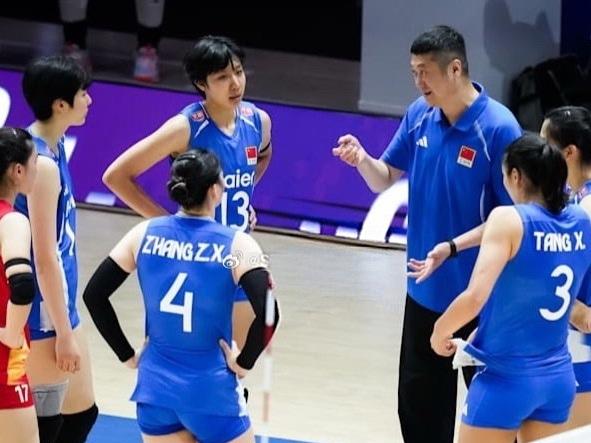 2026年世界女排联赛南京站，中国女排首战以20-25、20-25、24-26的