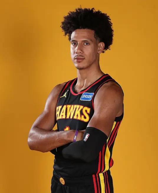 老鹰队为何交易特雷-杨的原因找到了。就是他的继承人杰伦-约翰逊最近几场表现都非常