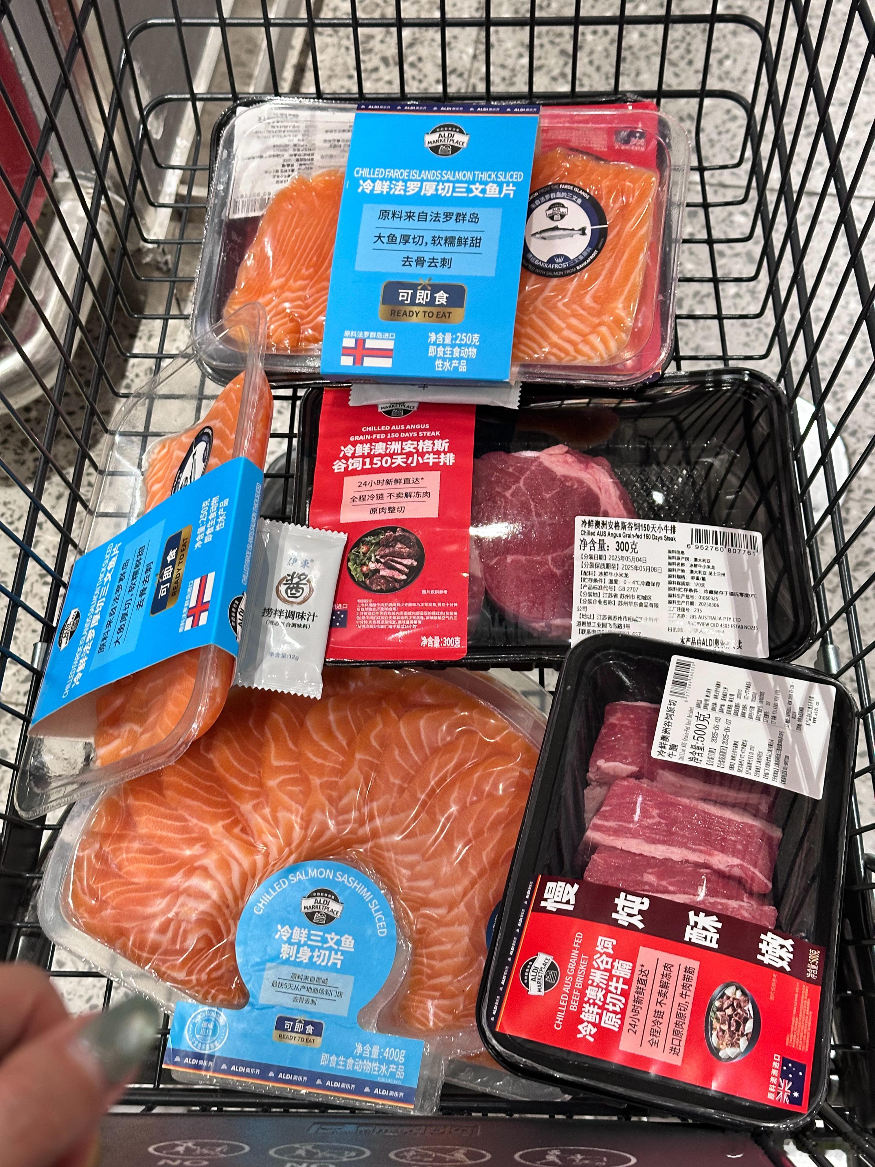 “肉食动物”来进个货！！吃是我最快乐的事情之一[哈哈] ​​​