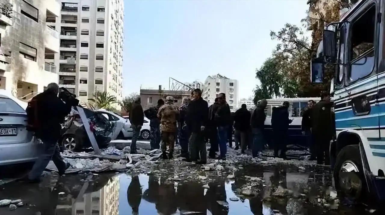 联合国维和部队在黎巴嫩南部和以色列边境常遇危险，最近有人员伤亡。他们装备差经费紧