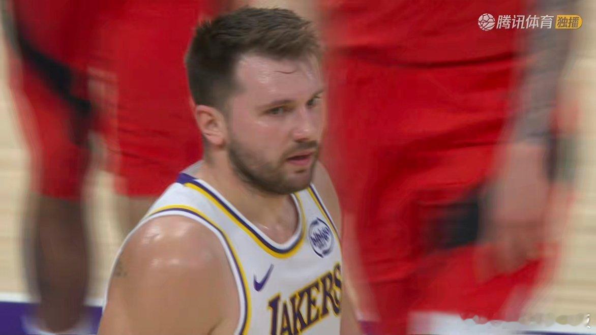 这进攻全靠东契奇打，猛龙的马穆爆了猛龙vs湖人