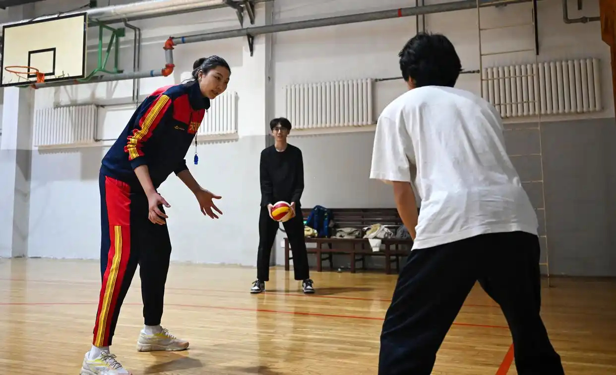 袁老师的排球冠军课堂开课啦👩🏻🏫入职南开大学的袁心玥新学期以大学体育教师的