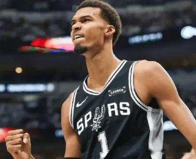 岁末大战，马刺三胜雷霆——多持球手+文班核武器卫冕冠军雷霆本赛季打出了梦幻开局，