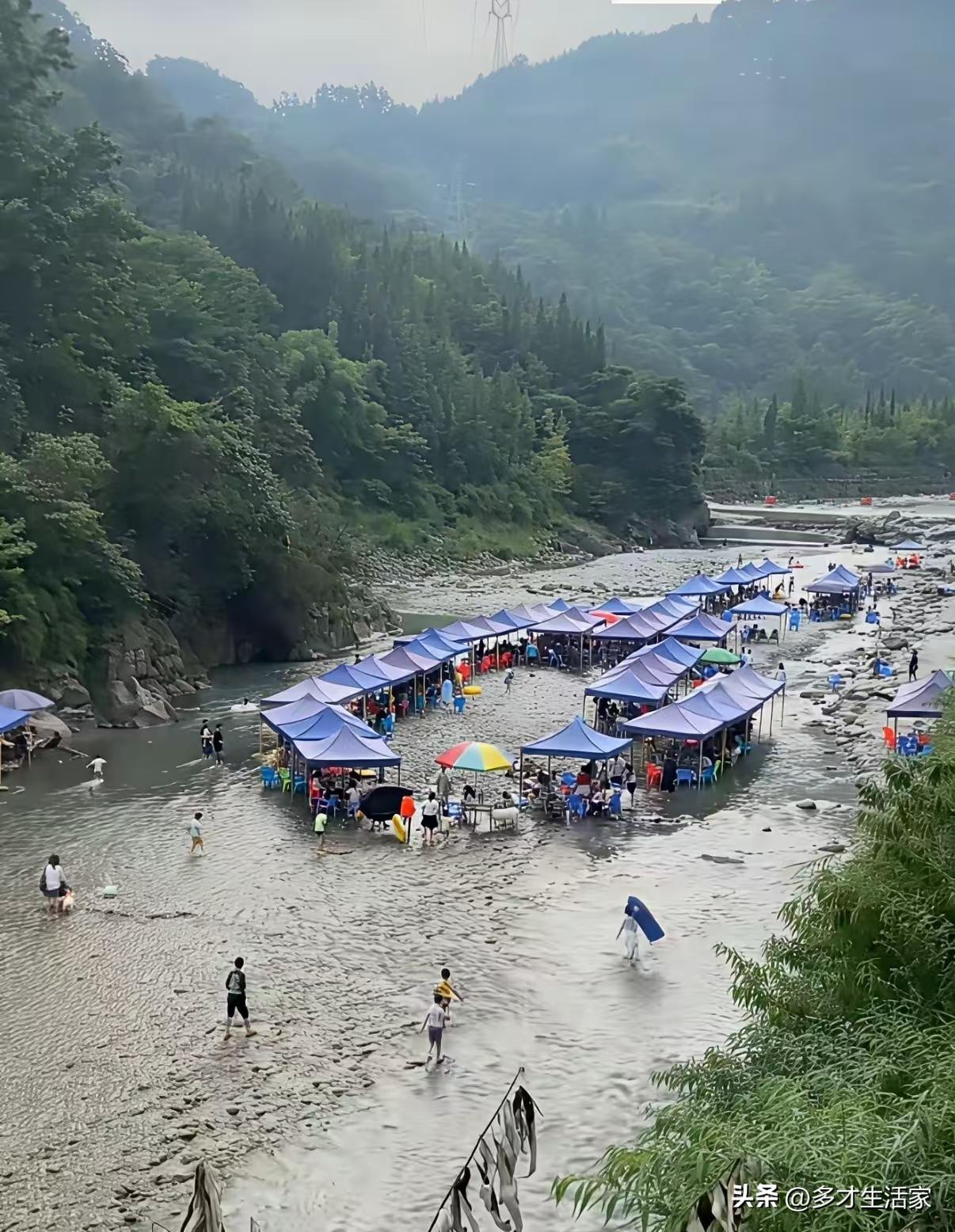 熟读三国的都知道，马谡驻守街亭，不听劝告执意把大军驻扎山上，水源断绝最终兵败被斩