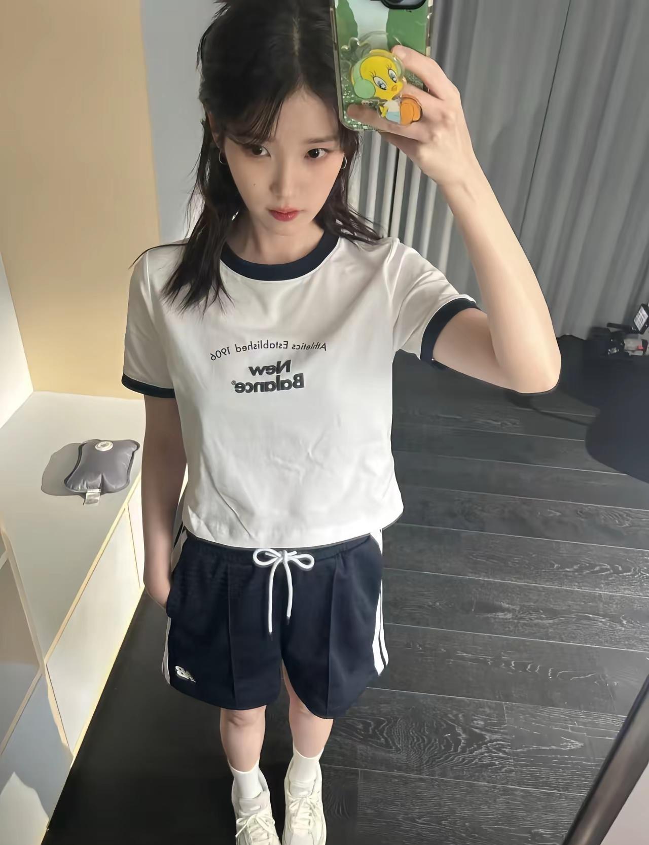 甜妹来咯🫣。穿搭 IU