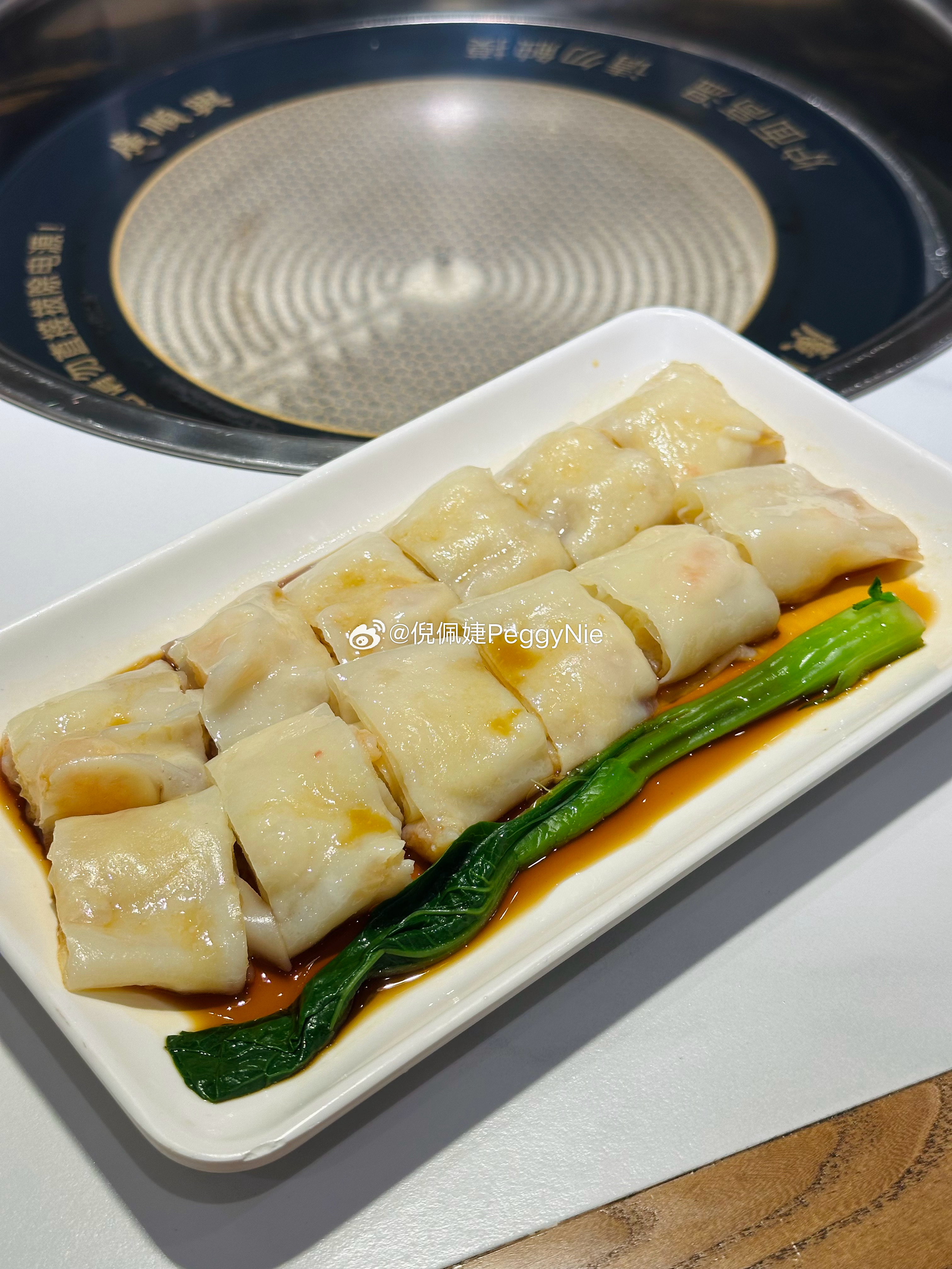 每日一餐分享当然要请送我手机的人吃饭了潮汕牛肉丸锅底可以先喝汤牛肉丸很筋道而且数