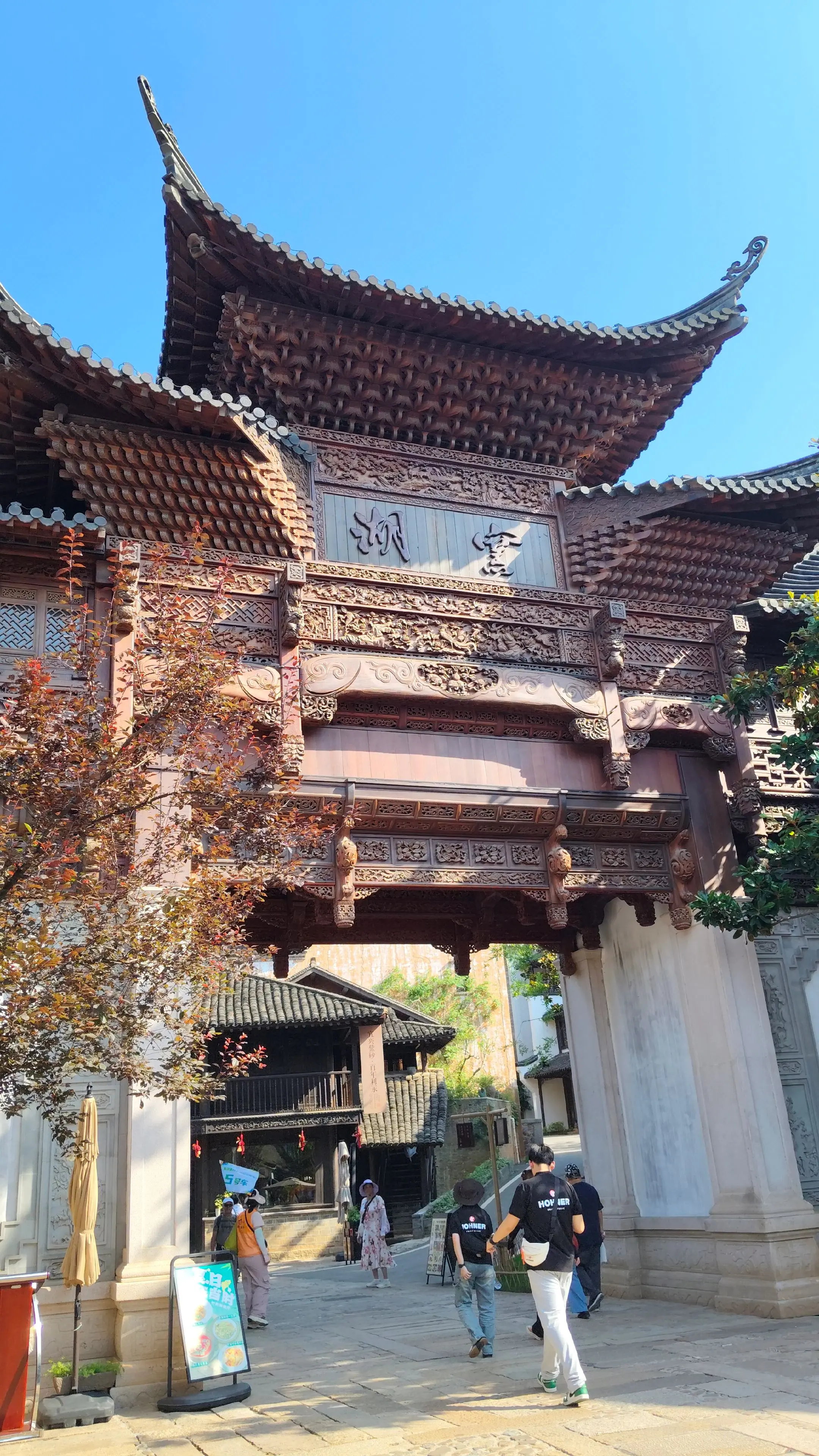 在这既能拥抱山水诗意，又能触摸历史温度，妥妥江南度假天花板，江苏宜兴之...